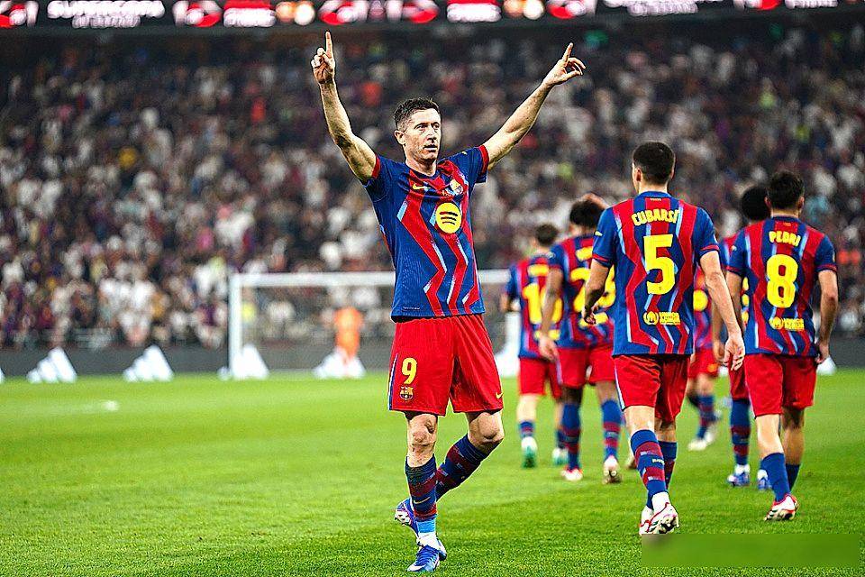 莱万多夫斯基关键节点回归赛场，C9带队取胜！的简单介绍