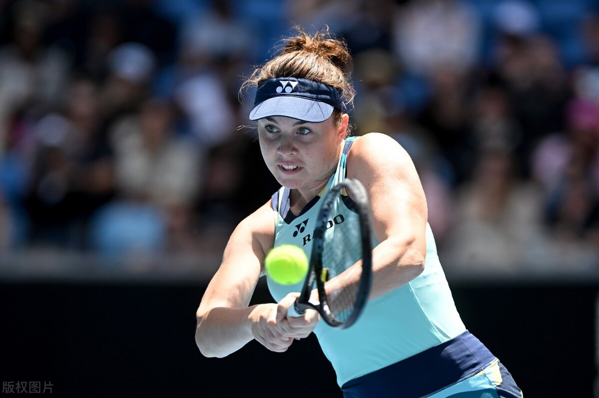  网球阿扎伦卡身高 